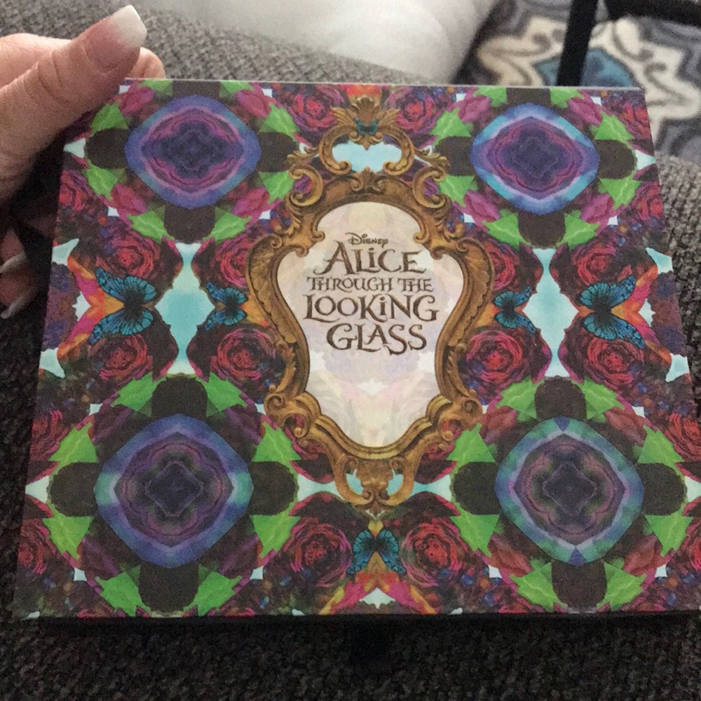 Alice through the looking glass palette